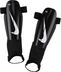 Ochraniacze piłkarskie na golenie piszczele nagolenniki dla dzieci Nike Charge czarne DX4610 010